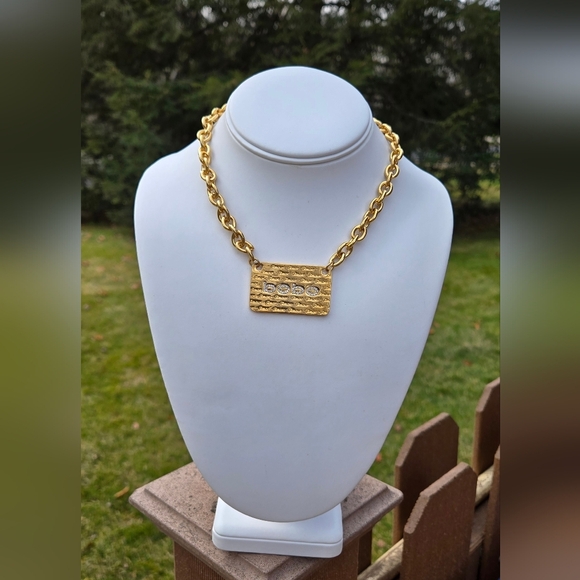 Bebe Gold Tone Chain Necklace Amour Plate Necklace NWT - Picture 3 of 16